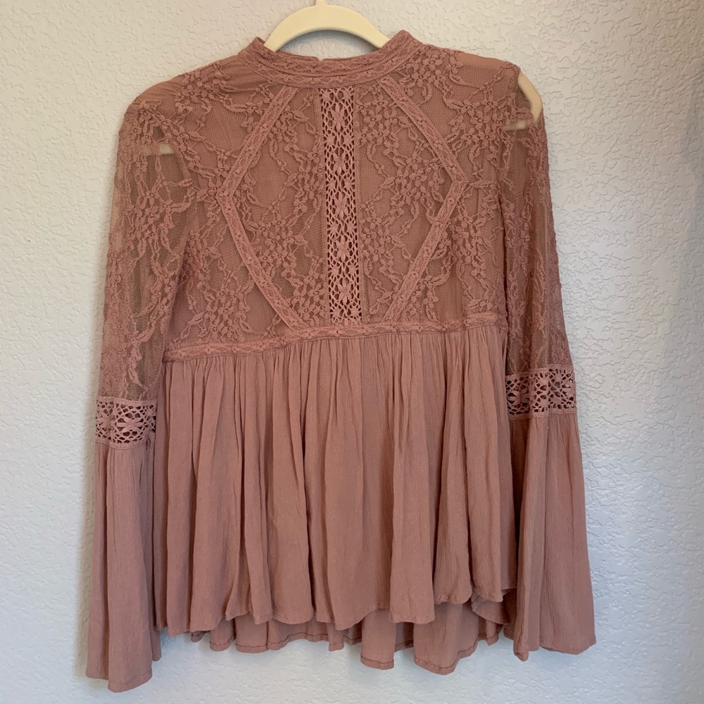 American Eagle Rose lace long sleeved blouse. - Picture 2 of 4